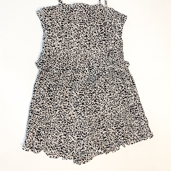 Ruffle Leopard Romper - Picture 4 of 5